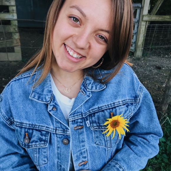 Meet your Posher, Hannah - Picture 3 of 3